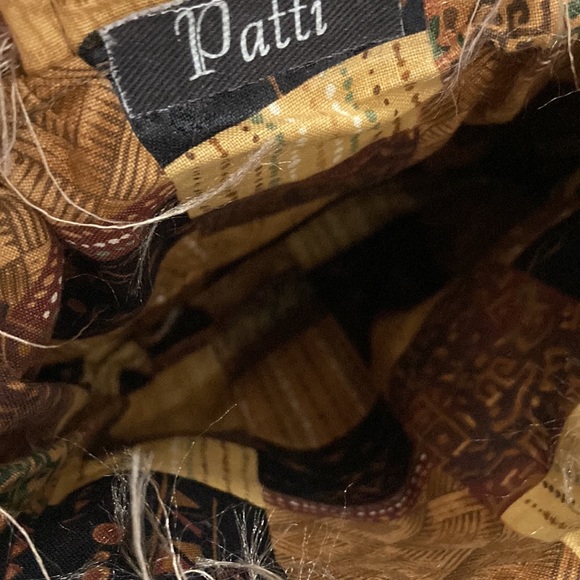 Animal intrigue shoulder bag. Grab and go in style - Picture 6 of 11